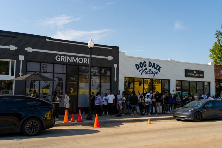 上赛季带领雷霆夺冠！亚历山大签名鞋在俄城迅速售罄