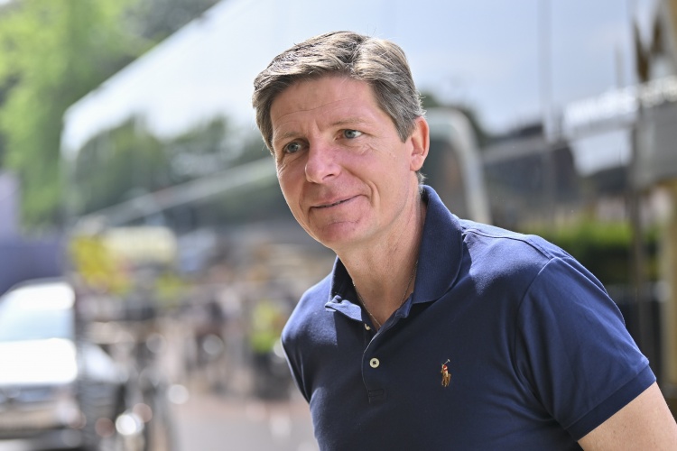 也踢三中卫!记者:若曼联赛季中请格拉斯纳执教,他会离开水晶宫