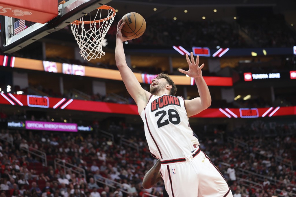 火记:申京季前赛2场合计16中10&32分10板19助2失误 简直太离谱!