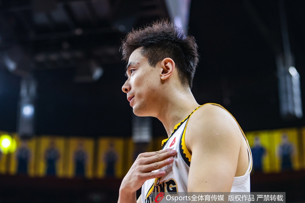 媒体人:辽宁远没到至暗时刻 下赛季有合适外援他们仍是夺冠热门