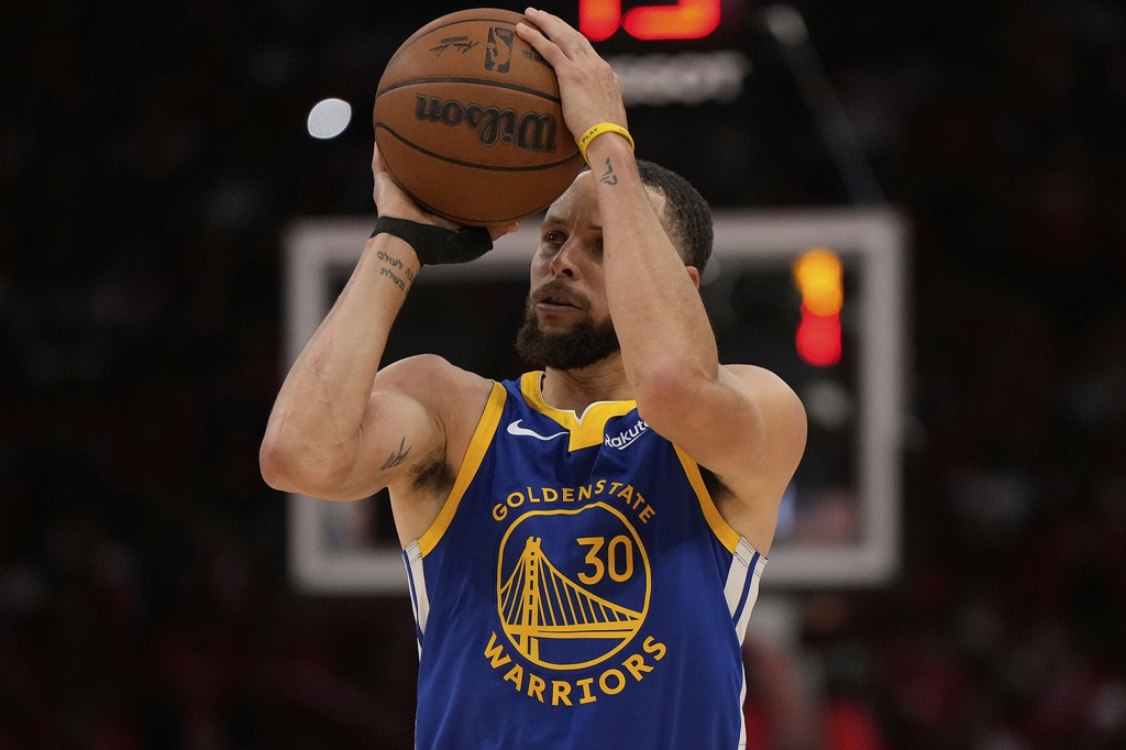 库里谈三分球:现在是篮球史上技术最全面的一个时代