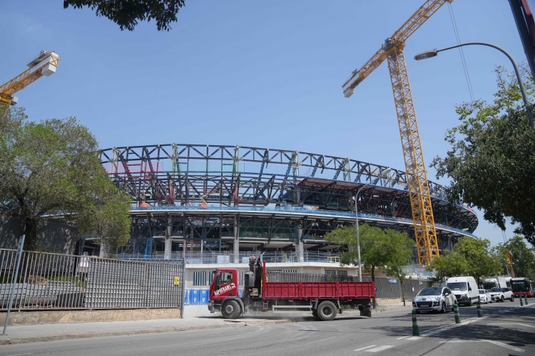 每体:巴萨意欲为新诺坎普打造特殊屋顶,安装工程要延期至2027年