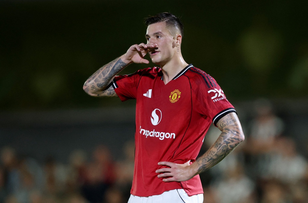 迪尼:舍什科看起来像个乖乖仔,进攻球员在场上要有傲气